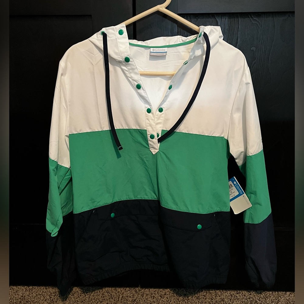 Columbia white, green, and navy blue pullover windbreaker, size medium.